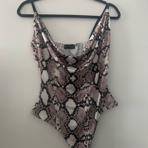 Gorgeous snake print body suit.